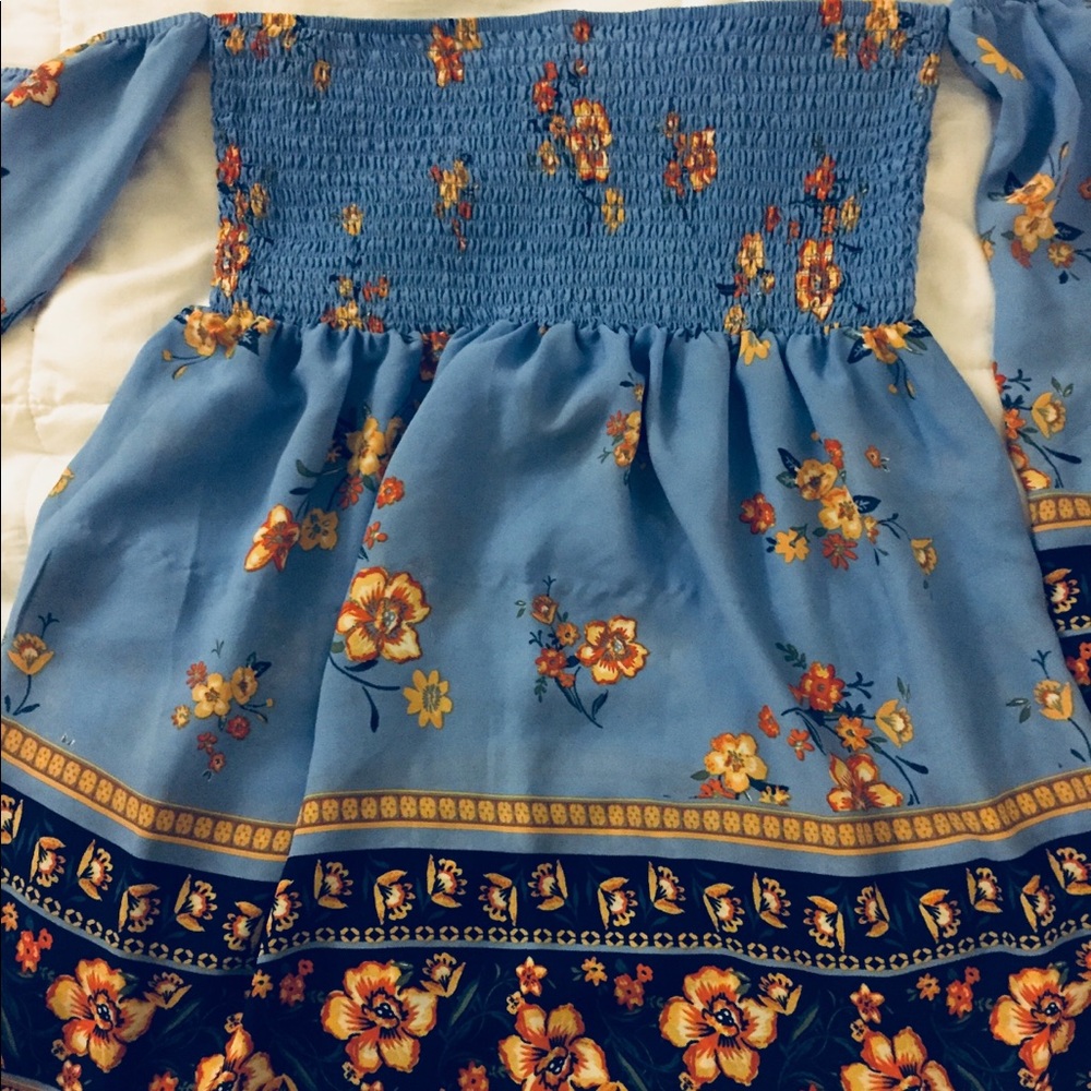 Off Shoulder Floral Top - Picture 3 of 4